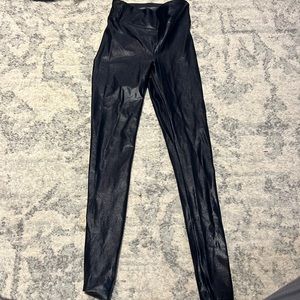 Koral black leggings